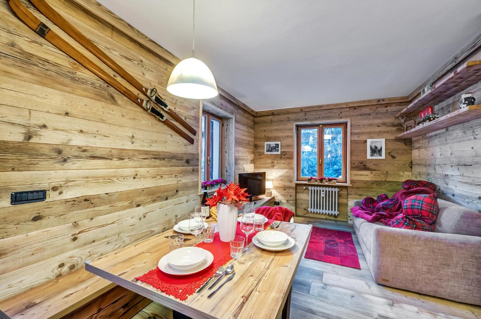 Casa Entreves - Ristrutturata Con Parcheggio クールマイユール エクステリア 写真